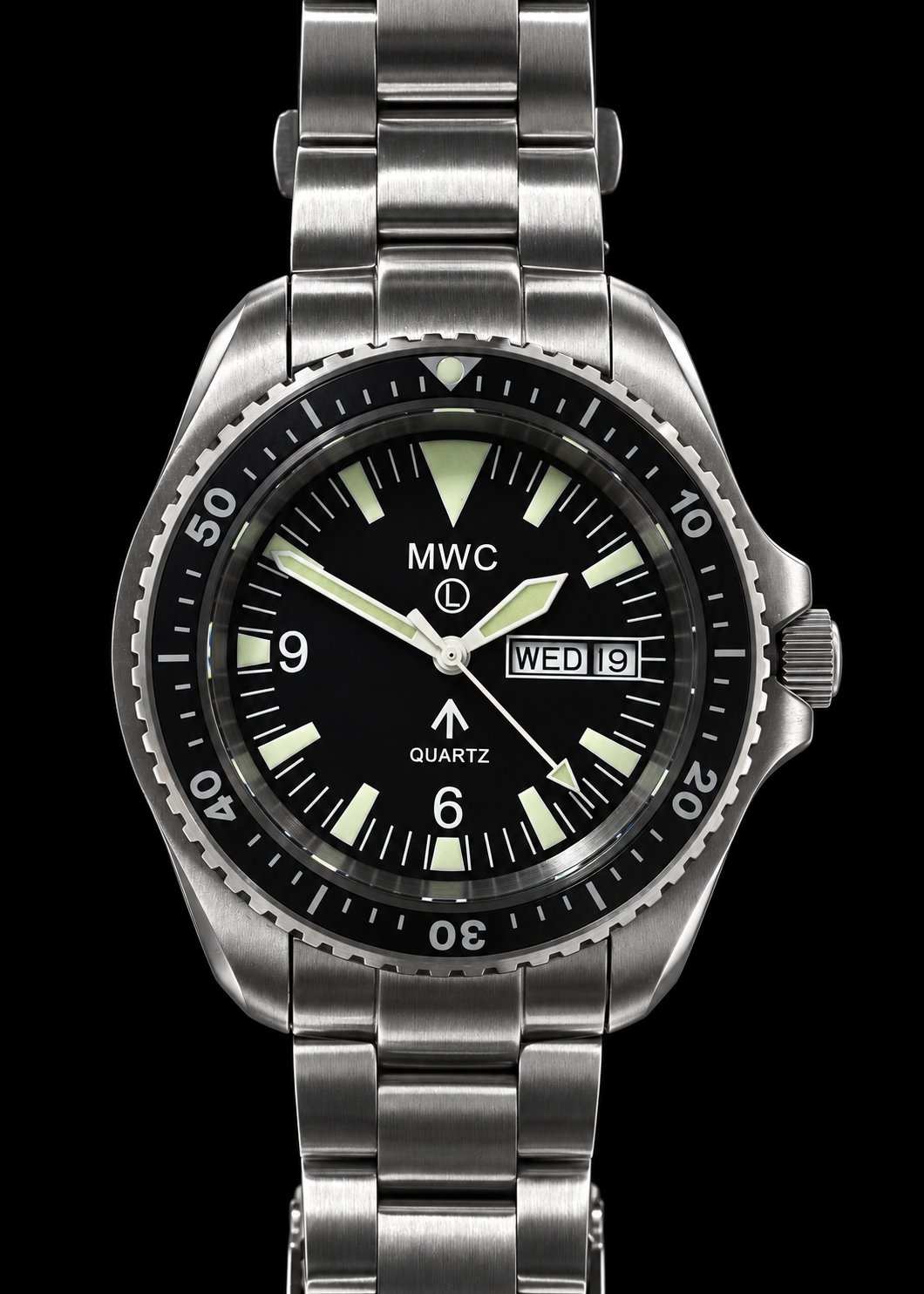 MWC 1999-2001 Pattern Quartz Day/Date Military Divers Watch with Stainless Steel Case and Sapphire Crystal on a Matching Bracelet